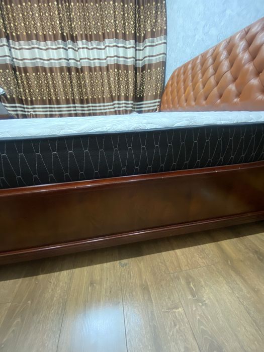 Продам двуспальную кровать