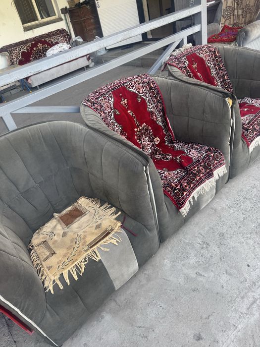 Диван и три кресла