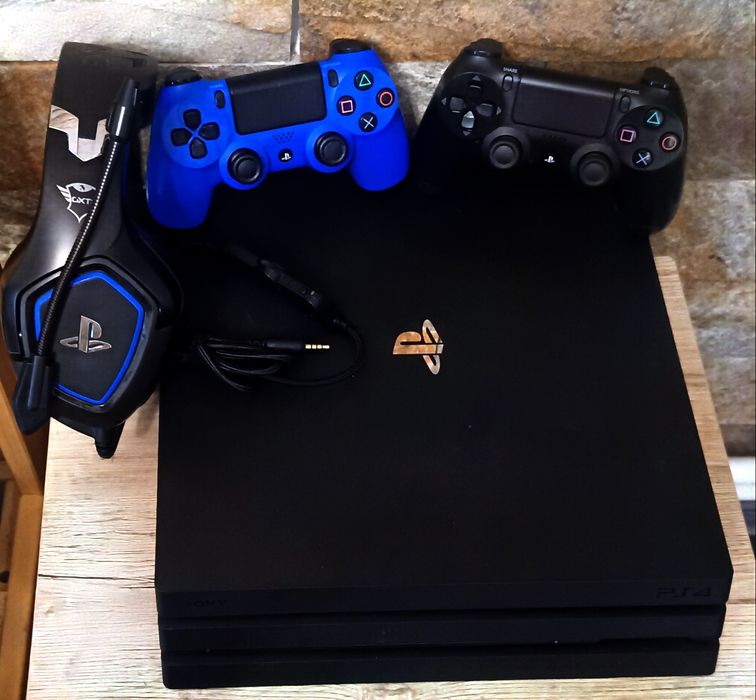 PS4/PlayStation 4 Pro 4K 1TB HDD cu +20 jocuri+2 Controllere Wirelles Sony+Căști+Microfon+1 Joc pe CD cadou