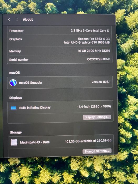 Apple MacBook Pro 2018, Touchbar, I7, 256SSD, 16GB, 4GB placa video.