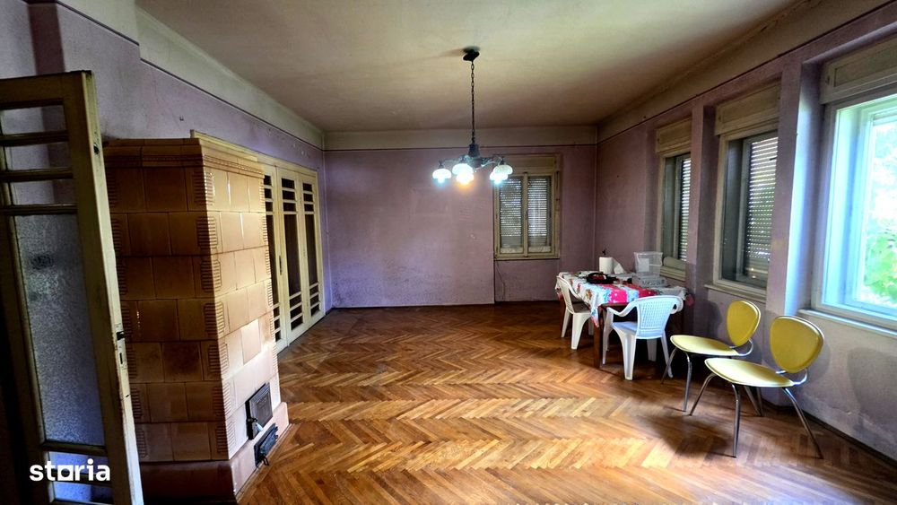 Apartament cu 4 camere , garaj si teren de 420 mp de vanzare zona Sub