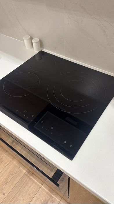 Продам варочную поверхность Midea