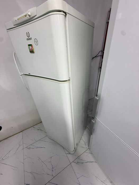 Холодильник indesit