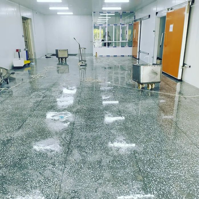 Mazayka xizmati va styajka vertolyot va topping