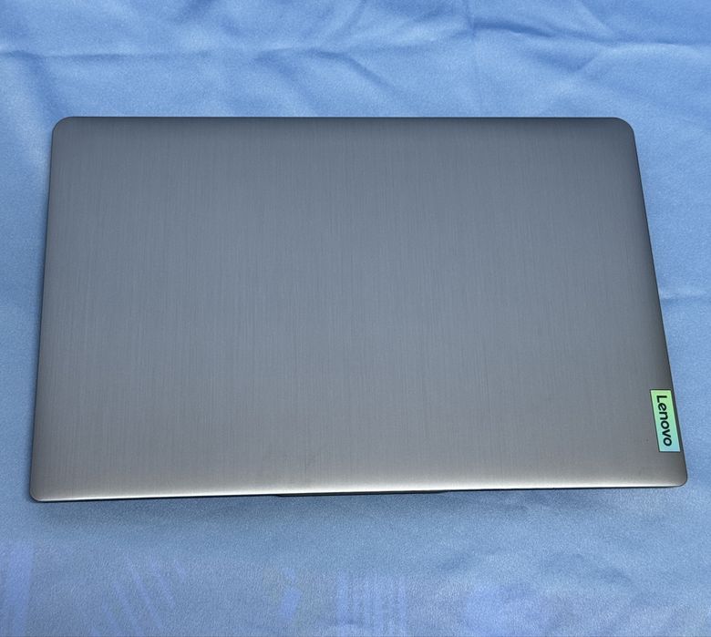 Ноутбук для работы и учебы Lenovo 2024г