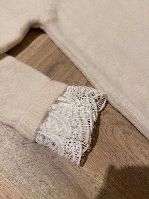 Жилетка с дантелени детайли