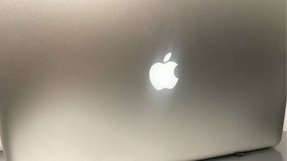 Vând laptop Mac Book pro din anul 2012