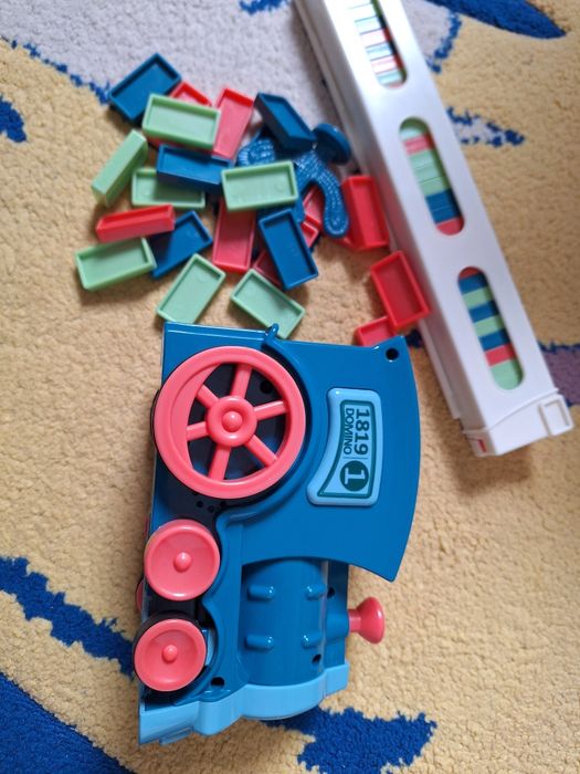 Trenulet de jucarie Pixel, locomotiva cu functie de aranjare automata