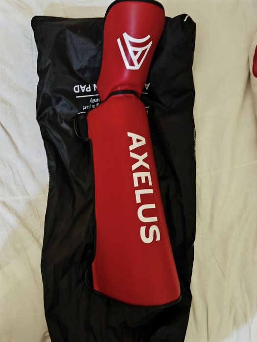 Продаю боксёрские перчатки и футы