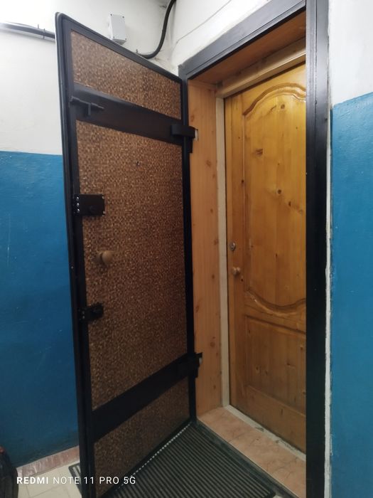 Продам железную дверь