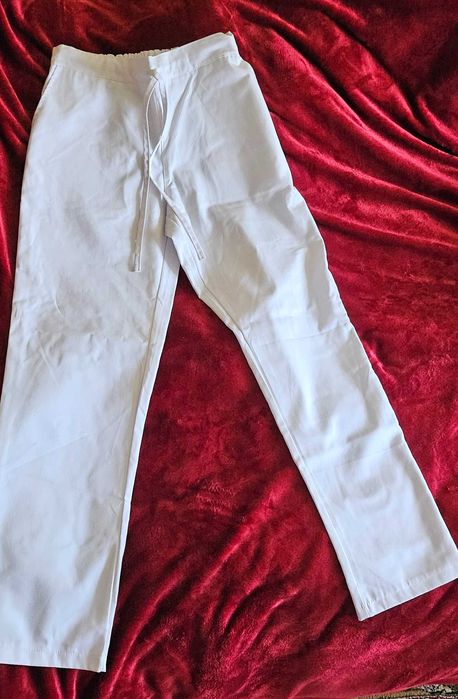 Uniforma asistent medical alba NOUA