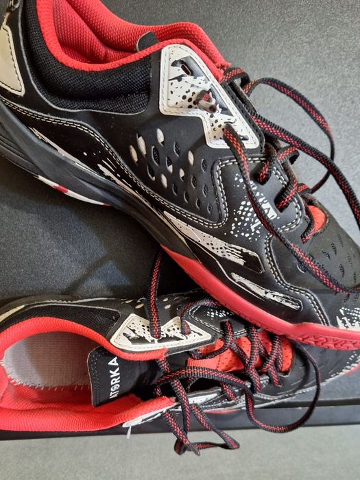 Vând adidasi mărime  43