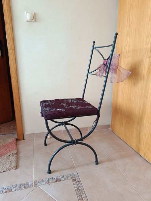 Трапезни столове