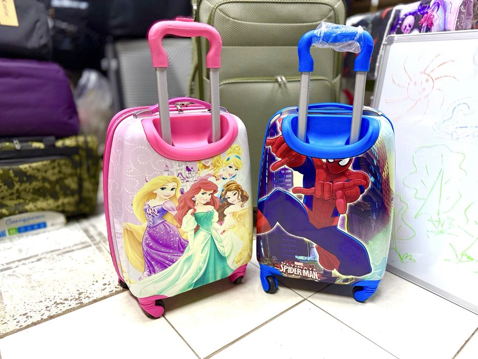 Детские чемоданы пластиковые