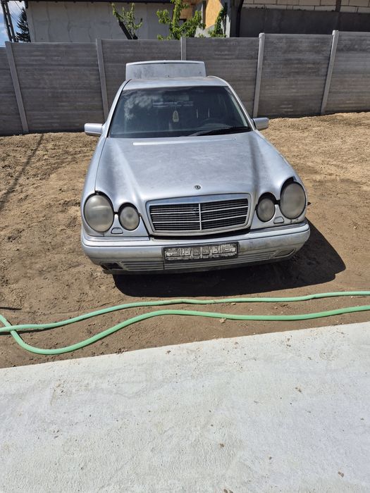 Vând Mercedes E 280 4 Matic
