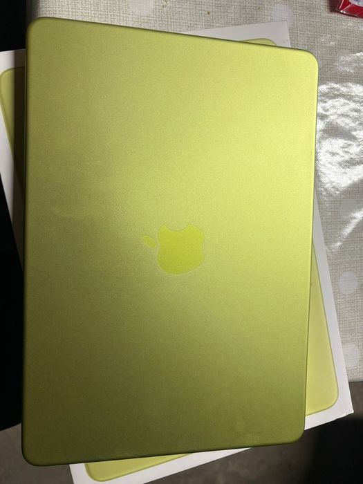 Продам ноутбук MacBook