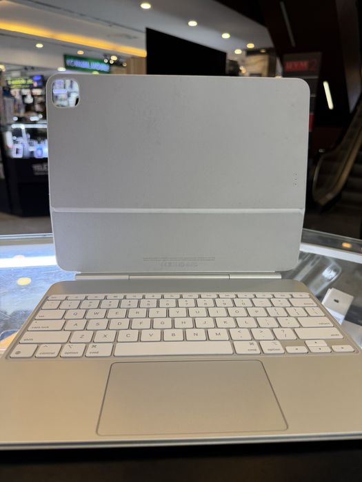 iPad Pro 13 M4 2tb 100% sim nano с клавиатурой