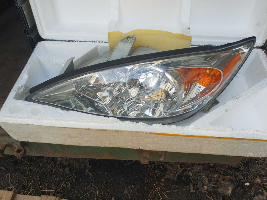 Фара  на Тойоту Камри