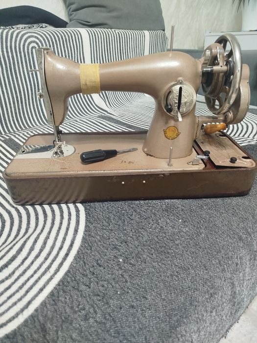Продам швейная машина