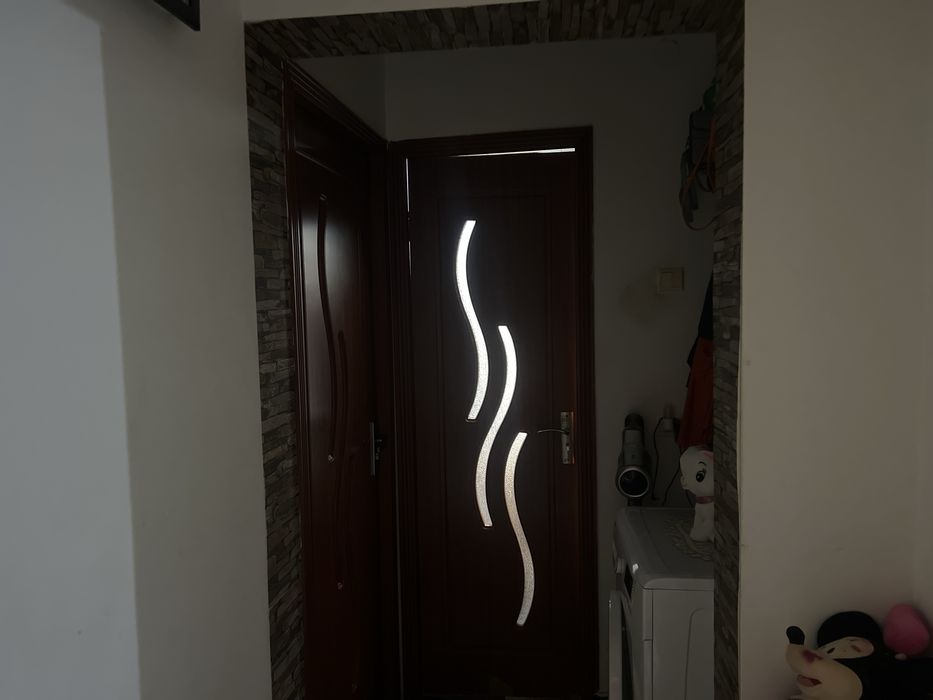 Vând apartament 3camere , decomandat !