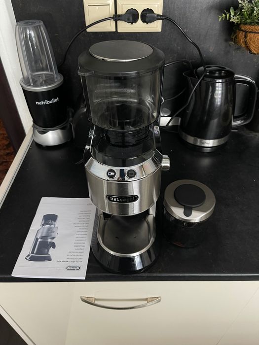 Кафемелачка Delonghi Dedica KG520