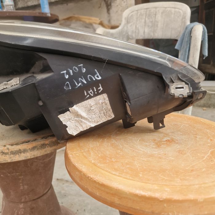 Fiat Punto 2012 ляв фар