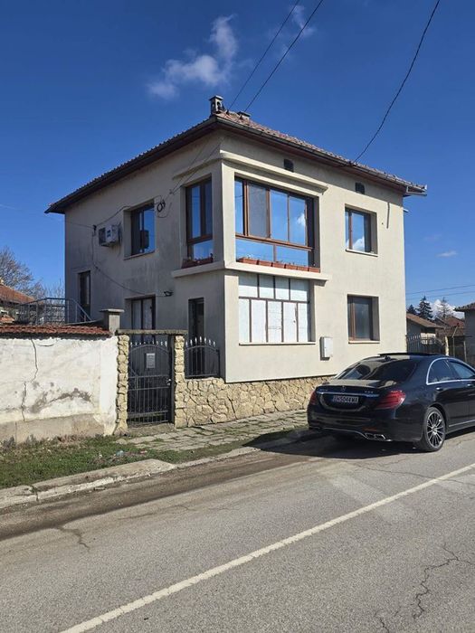 Къща в Плевен, област-гр.Гулянци площ 136 цена 85000