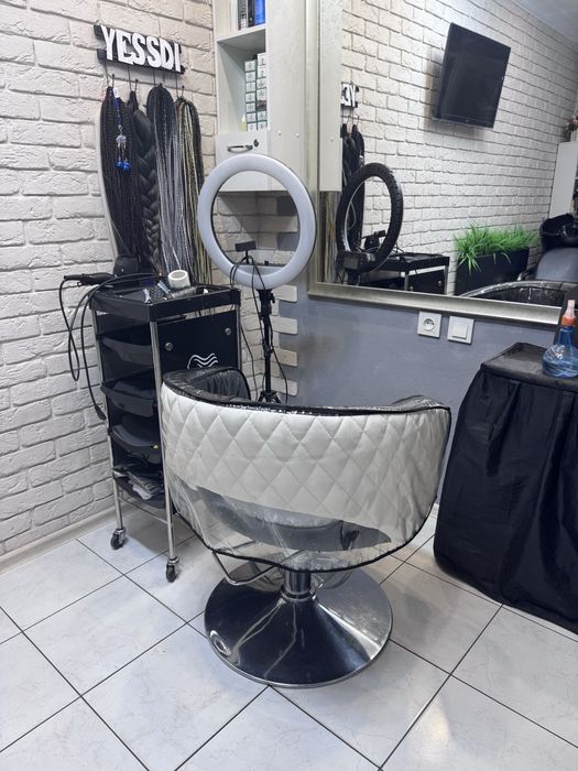 Сдам парикмахерское кресло
