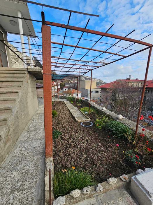 Двуетажна къща в центъра на гр. Балчик