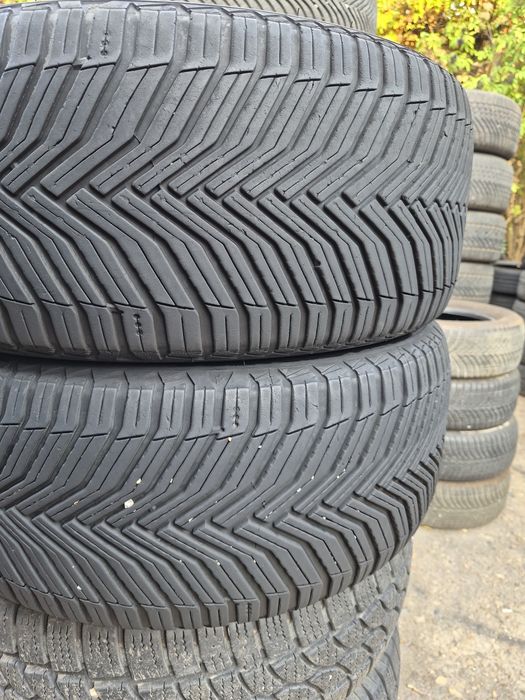 2бр. 245 40 18 Michelin всесезонни.