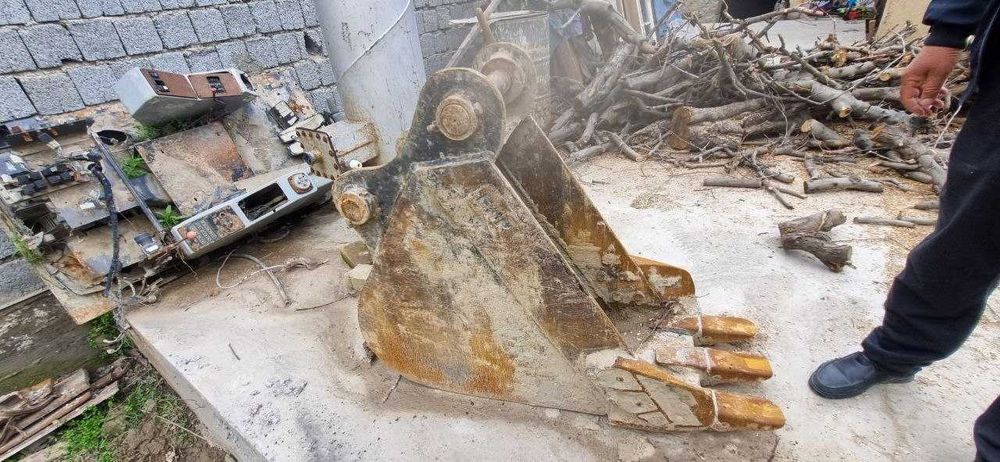 Продаётся запчасти эксковатора