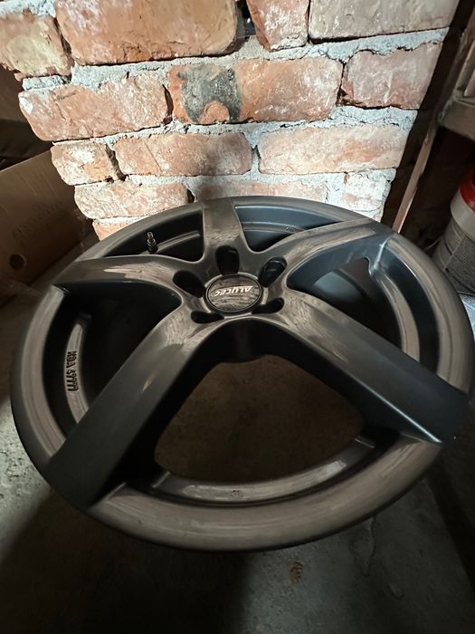 Джанти Alutec 17” 5x114.3 7.5j ET47
