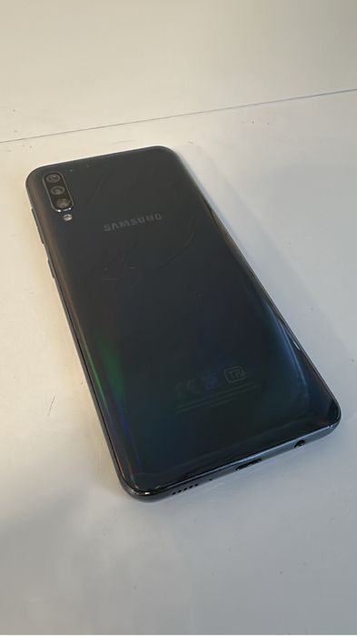 Samsung A50 в хорошем состоянии