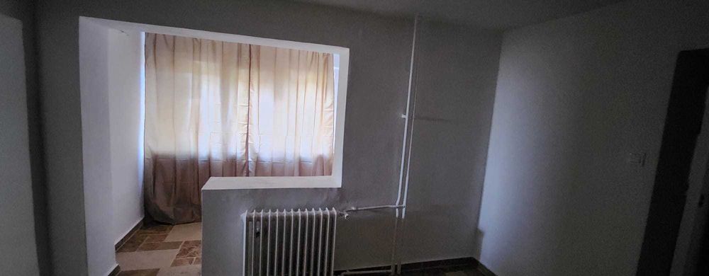 inchiriez apartament 3 camere