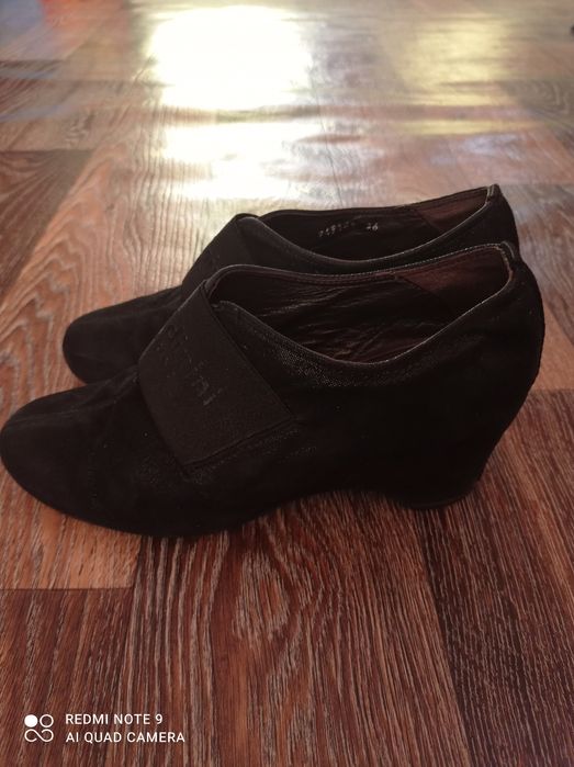 Женская обувь. 36 размер.