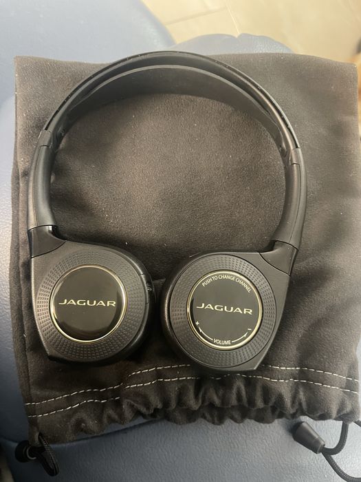Casti Jaguar - pentru masina