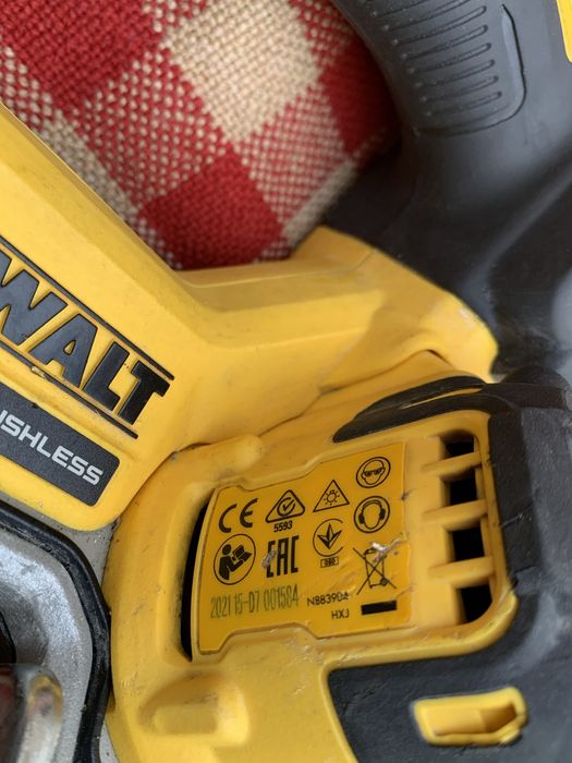 DeWALT DCS 377/компактен безчетков трион лентов