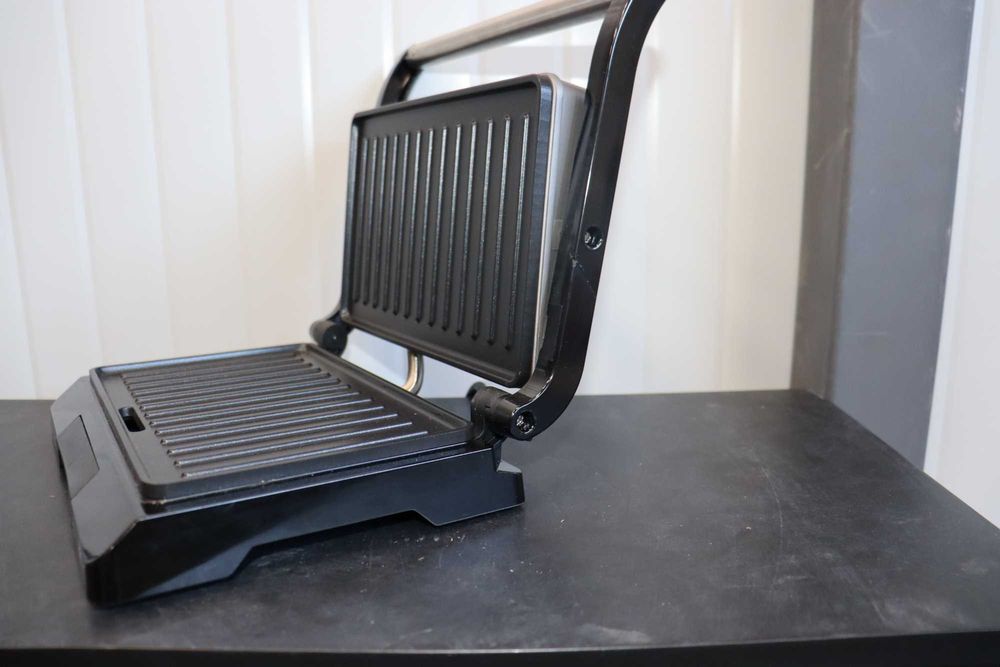 Компактен мултигрил SEVERIN KG 2394 с транспортен дефект