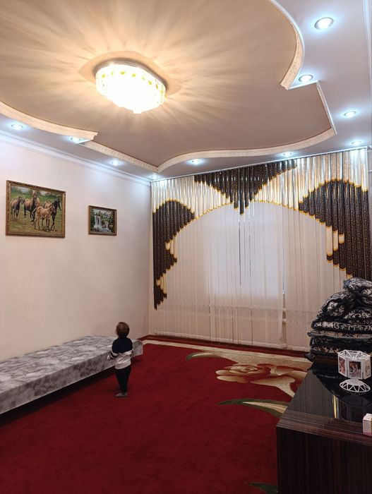 Янгибозор тумани марказидаги ховли уй сотилмоқда.
348 кв.м. уй, 7.26 с