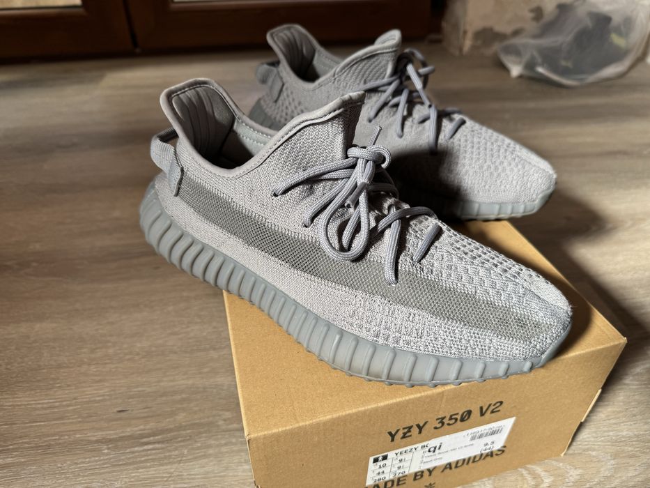 Schimb/ Vand Yeezy Steel Grey ca noi marime: 44