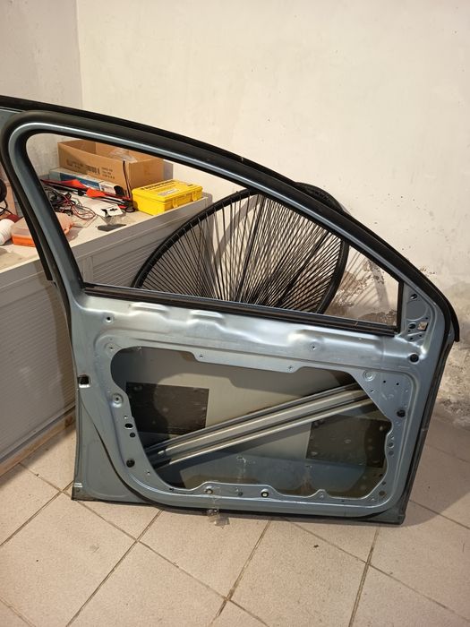 Vând ușă față stânga Passat B6