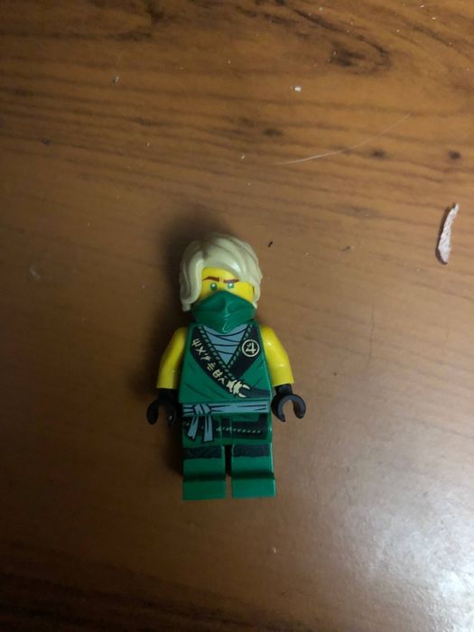 Продам оригинальную фигурки Ллойда по низкой цене