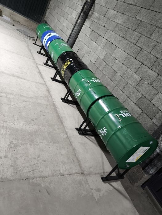 Мусорный бак из бочек