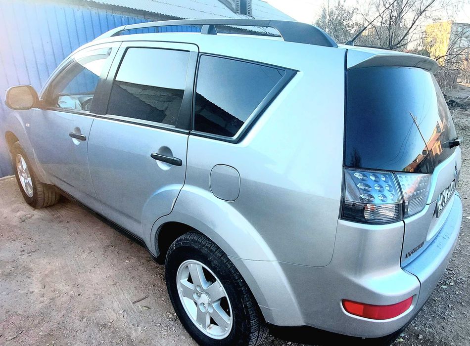Продается Mitsubishi Outlender