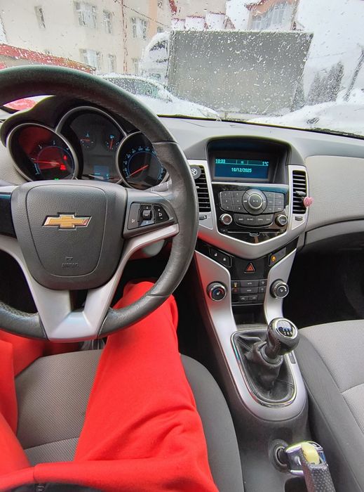 Vând Chevrolet Cruze XL