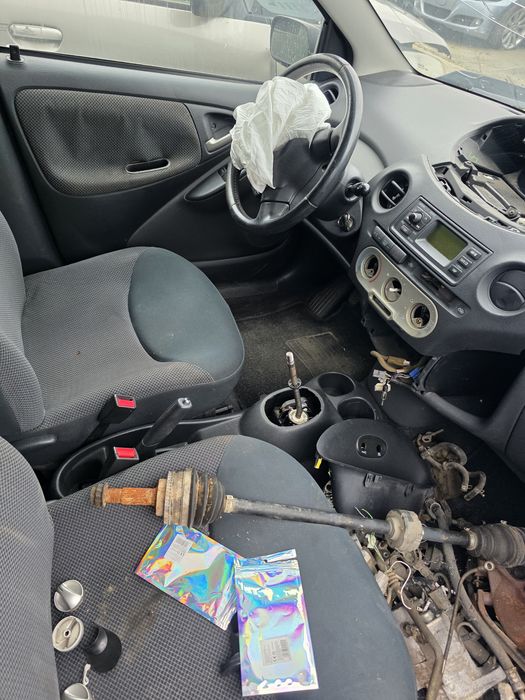 Oglinda usa fuzeta punte cutie oglinda Toyota Yaris Piese