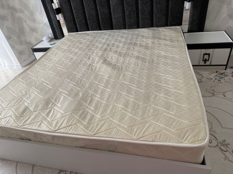 Матрас в хорошем состояний б/у