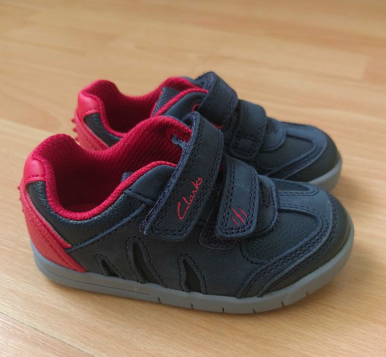 Детски обувки Clarks! НОВИ !