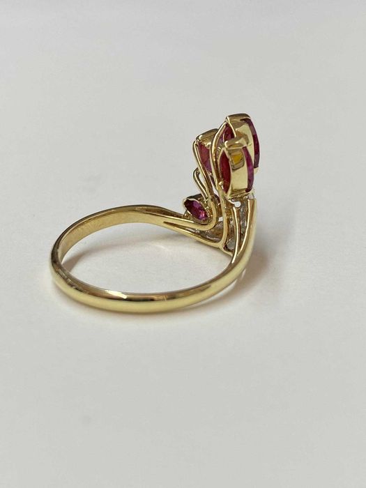 Златен пръстен с диаманти и рубини - 3.53гр