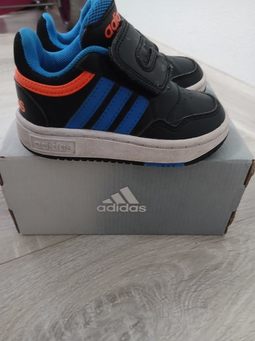 Adidasi marca adidas!